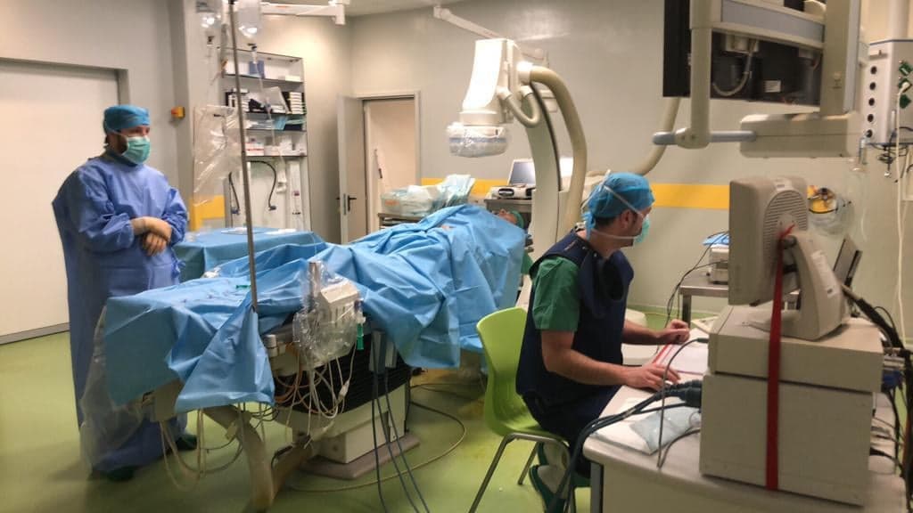 Medici de la Spitalul de cardiologie Clinicco și Institutul de Boli Cardiovasculare din Timișoara au desfășurat la Brașov o sesiune de proceduri de ablație pentru aritmii cardiace cu abord dificil